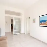 דירה Charming In With Balcony And Garden View *