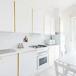 Charming In With Balcony And Garden View * ויאסטה