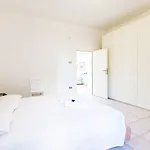 דירה Charming In With Balcony And Garden View