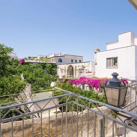דירה Charming In With Balcony And Garden View