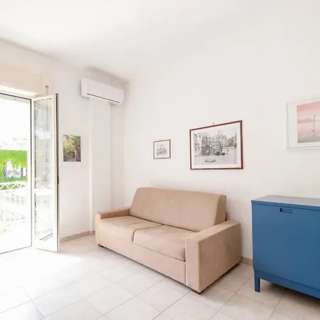 Charming In With Balcony And Garden View * Βιέστε