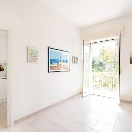 Appartamento Charming In With Balcony And Garden View