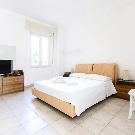 Charming In With Balcony And Garden View * Βιέστε