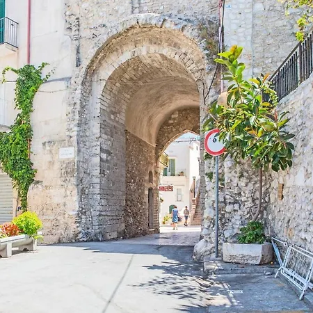 Appartamento Charming In With Balcony And Garden View