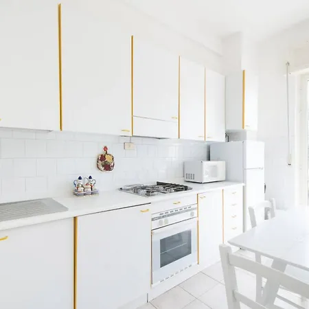 Charming In With Balcony And Garden View Apartmán Vieste