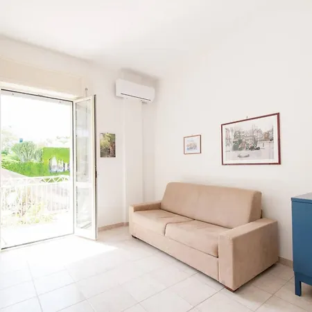 Charming In With Balcony And Garden View * Vieste