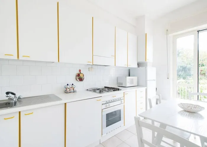 Charming In With Balcony And Garden View * ויאסטה