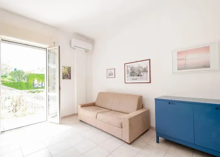 Charming In With Balcony And Garden View * Vieste