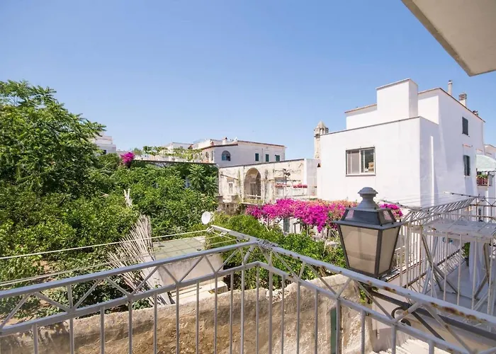 דירה Charming In With Balcony And Garden View