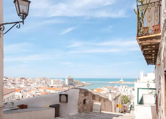 Charming In With Balcony And Garden View Apartment Vieste