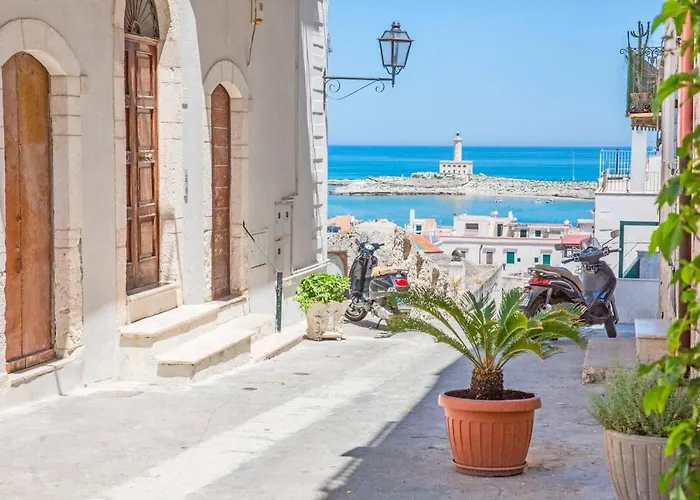 Charming In With Balcony And Garden View Apartment Vieste